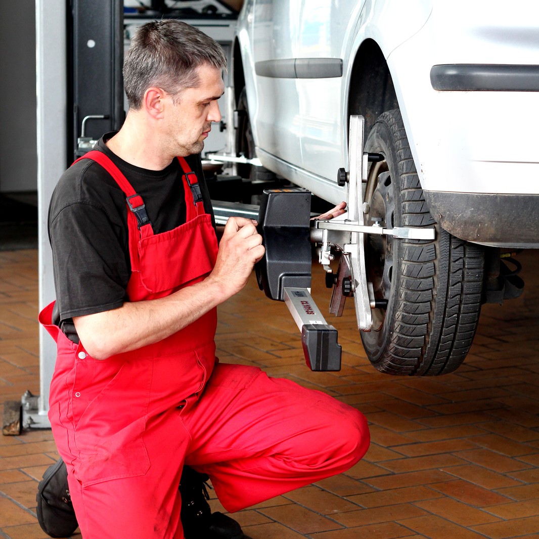 Autoglas-Service, Unfallinstandsetzung und Finanzierung